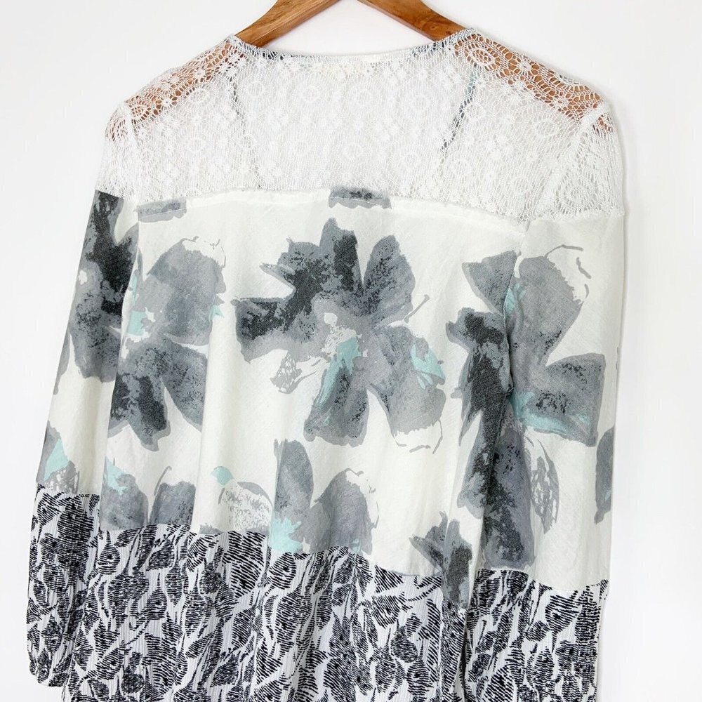Mystree Gray Floral Top Womens Size Medium Lace Blouse Bohemian - Picture 5 of 7